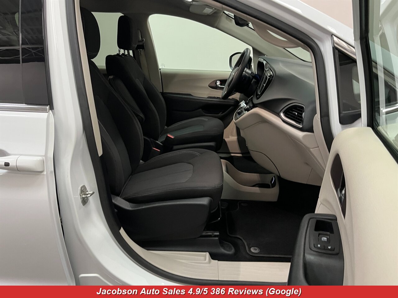 2023 Chrysler Voyager LX - Photo 52 - Oshkosh, WI 54901