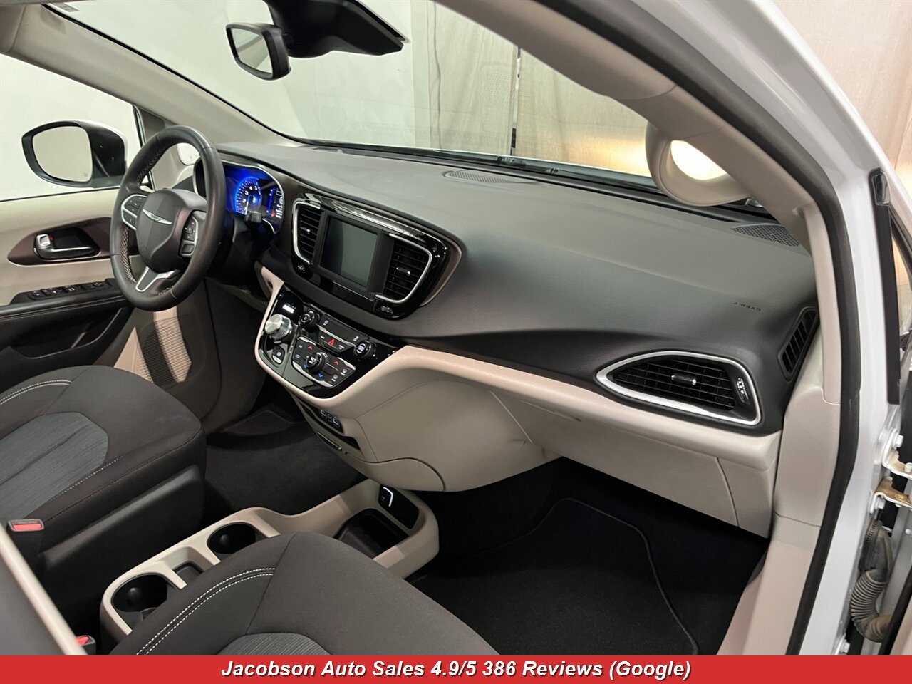 2023 Chrysler Voyager LX - Photo 61 - Oshkosh, WI 54901