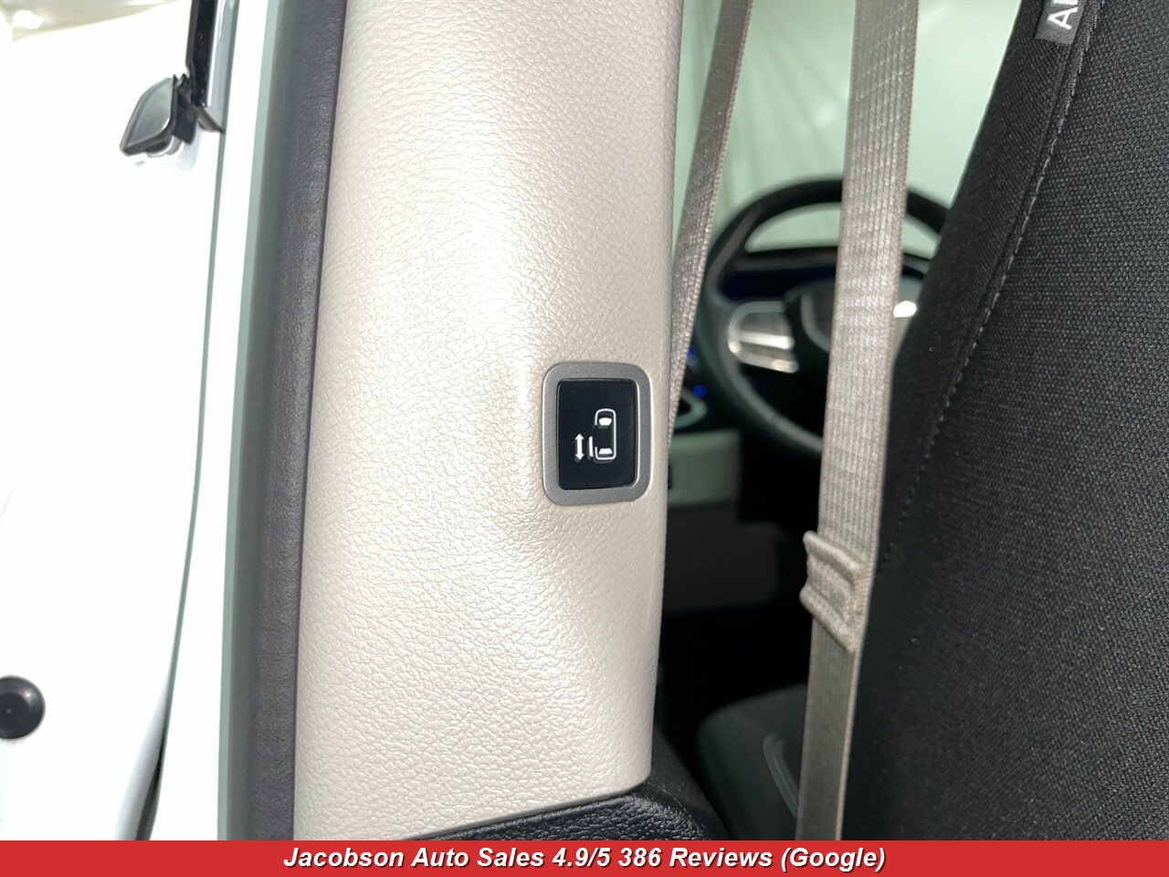 2023 Chrysler Voyager LX - Photo 36 - Oshkosh, WI 54901