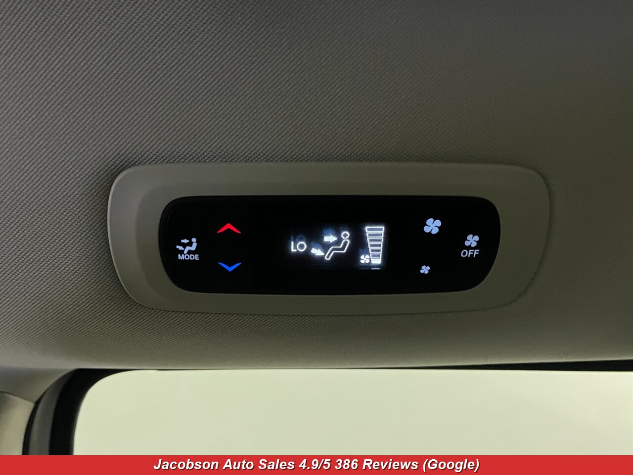 2023 Chrysler Voyager LX - Photo 23 - Oshkosh, WI 54901