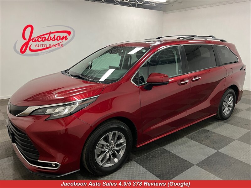 2022 Toyota Sienna XLE 7-Passenger AWD  