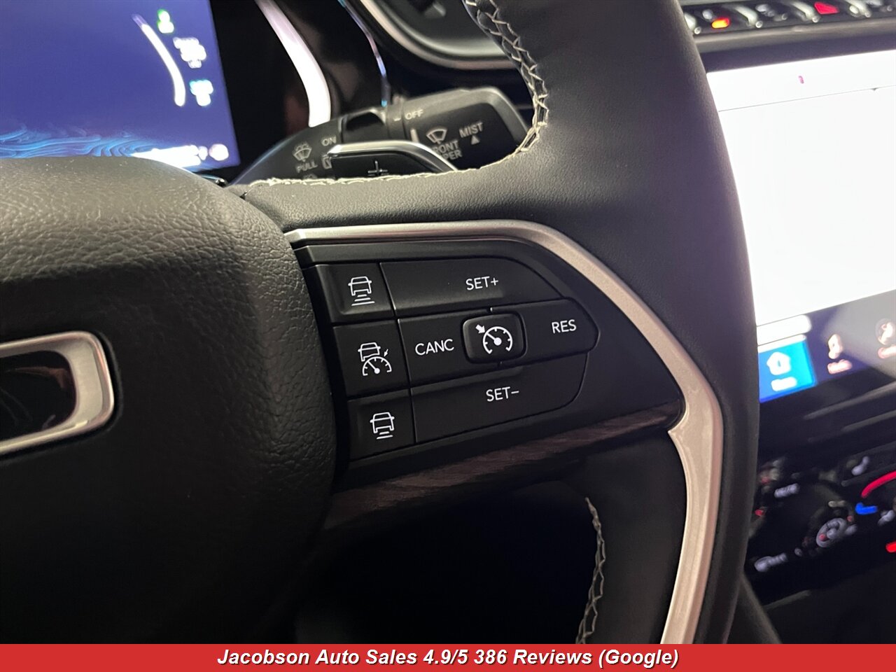 2022 Jeep Grand Cherokee 4xe 4x4 - Photo 12 - Oshkosh, WI 54901