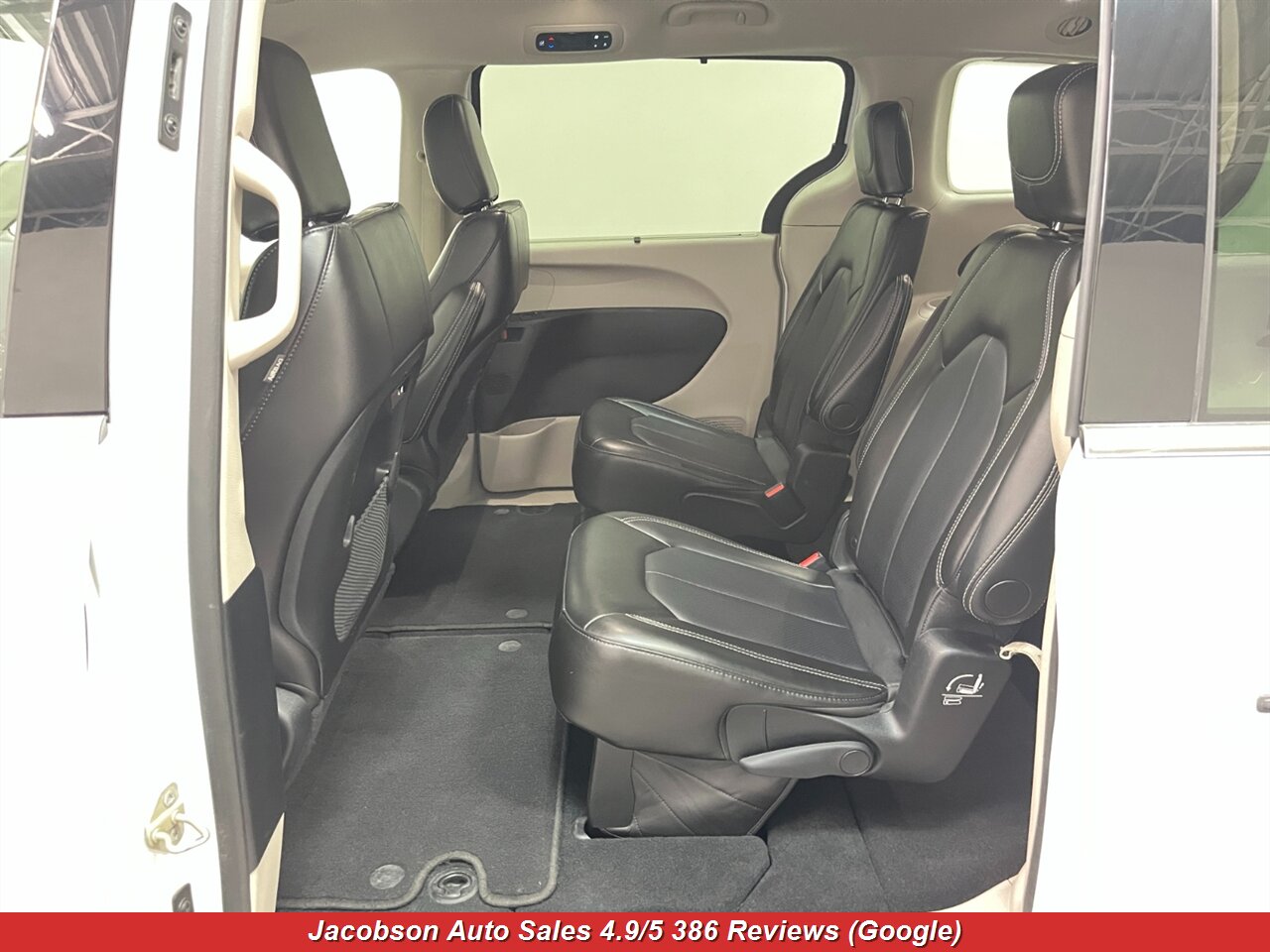 2024 Chrysler Pacifica Touring L - Photo 38 - Oshkosh, WI 54901
