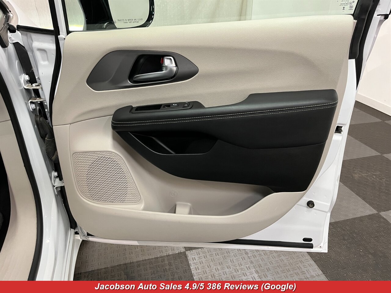 2024 Chrysler Pacifica Touring L - Photo 55 - Oshkosh, WI 54901