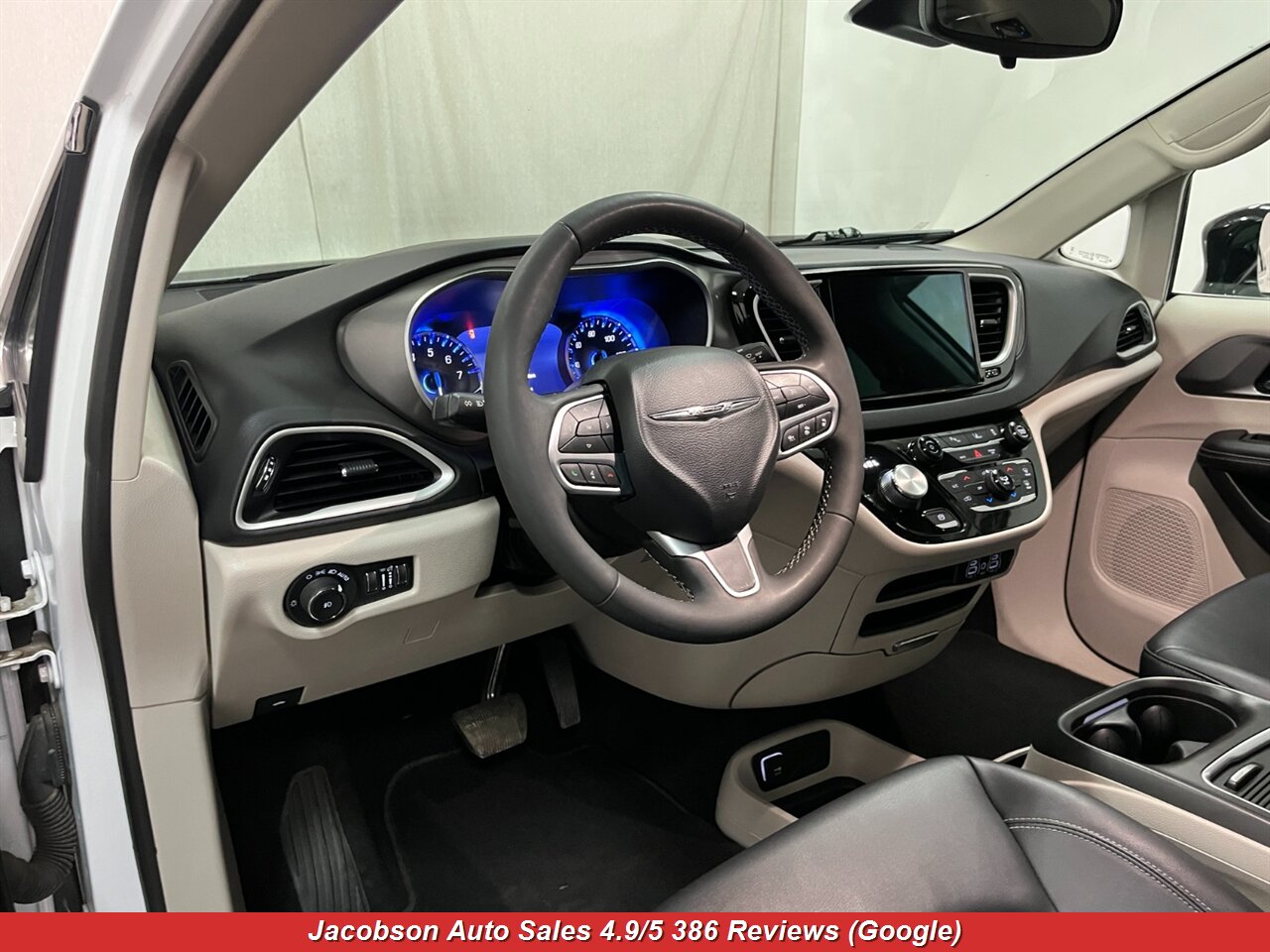 2024 Chrysler Pacifica Touring L - Photo 32 - Oshkosh, WI 54901