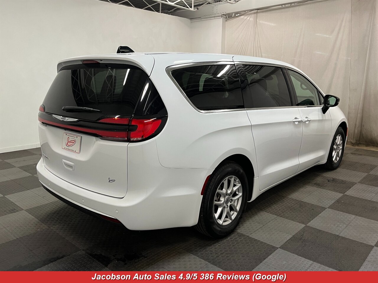 2024 Chrysler Pacifica Touring L - Photo 48 - Oshkosh, WI 54901