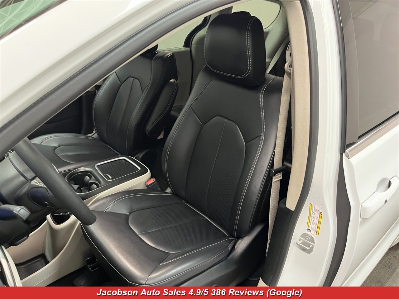 2024 Chrysler Pacifica Touring L - Photo 35 - Oshkosh, WI 54901