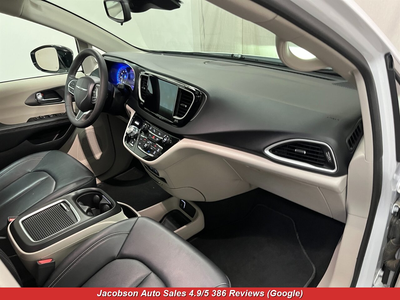 2024 Chrysler Pacifica Touring L - Photo 56 - Oshkosh, WI 54901