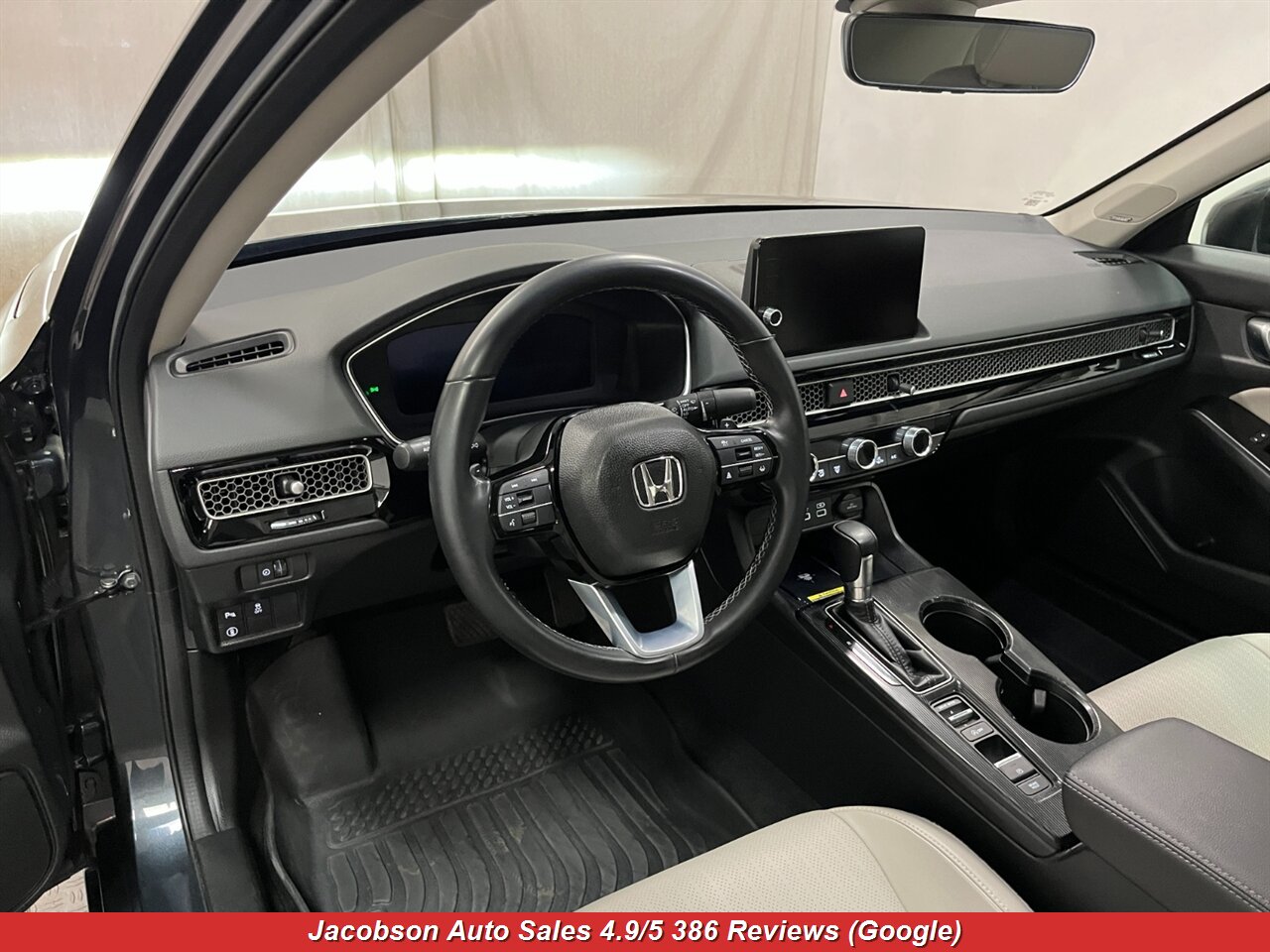 2023 Honda Civic Touring - Photo 5 - Oshkosh, WI 54901