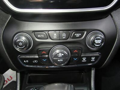 2021 Jeep Cherokee Limited 4x4   - Photo 17 - Oshkosh, WI 54901