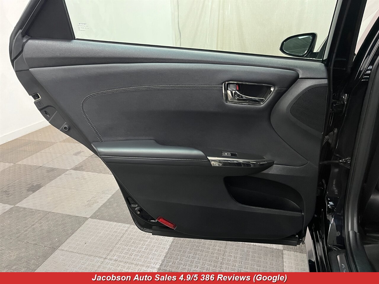 2018 Toyota Avalon Limited - Photo 36 - Oshkosh, WI 54901