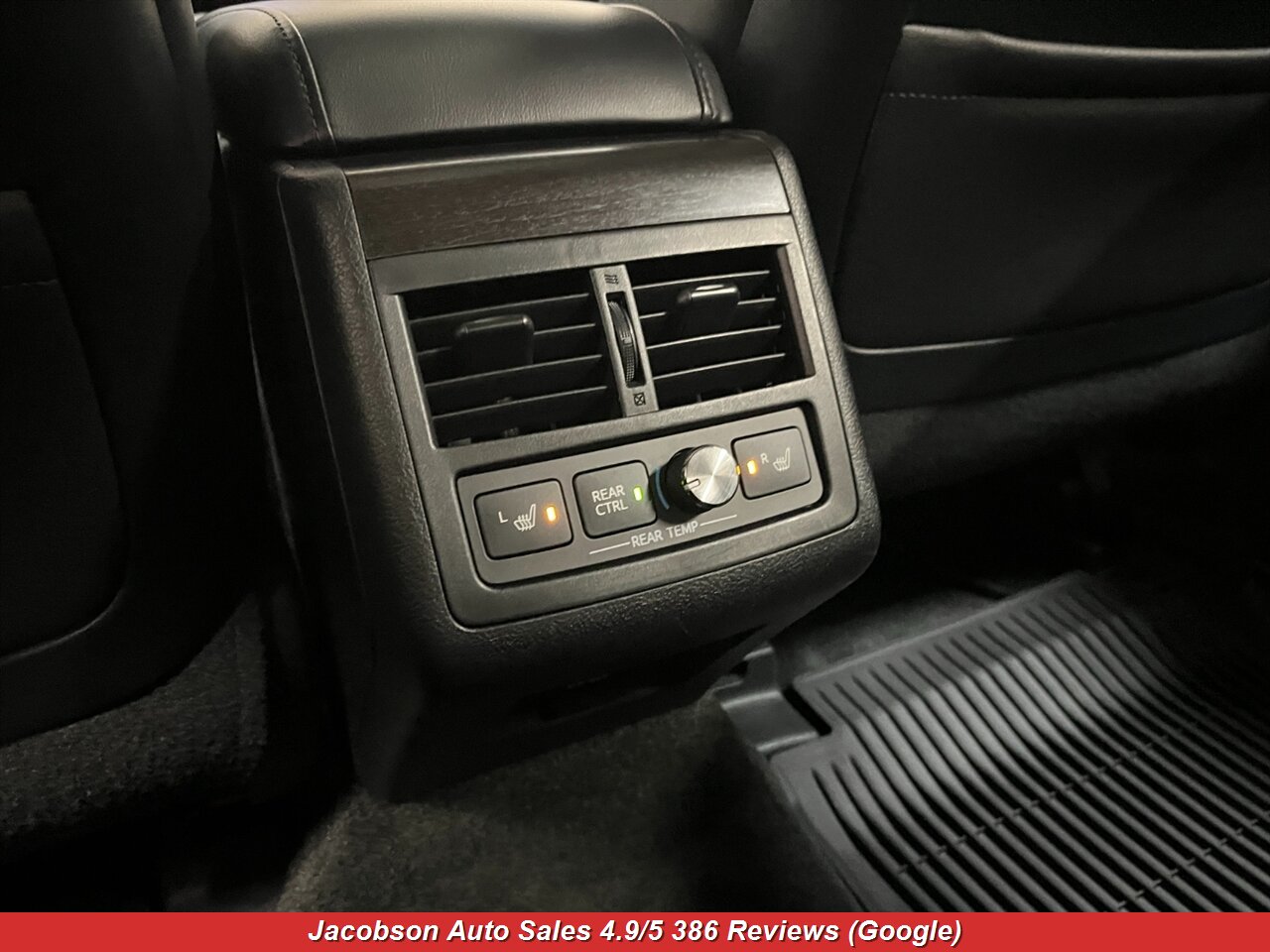 2018 Toyota Avalon Limited - Photo 39 - Oshkosh, WI 54901