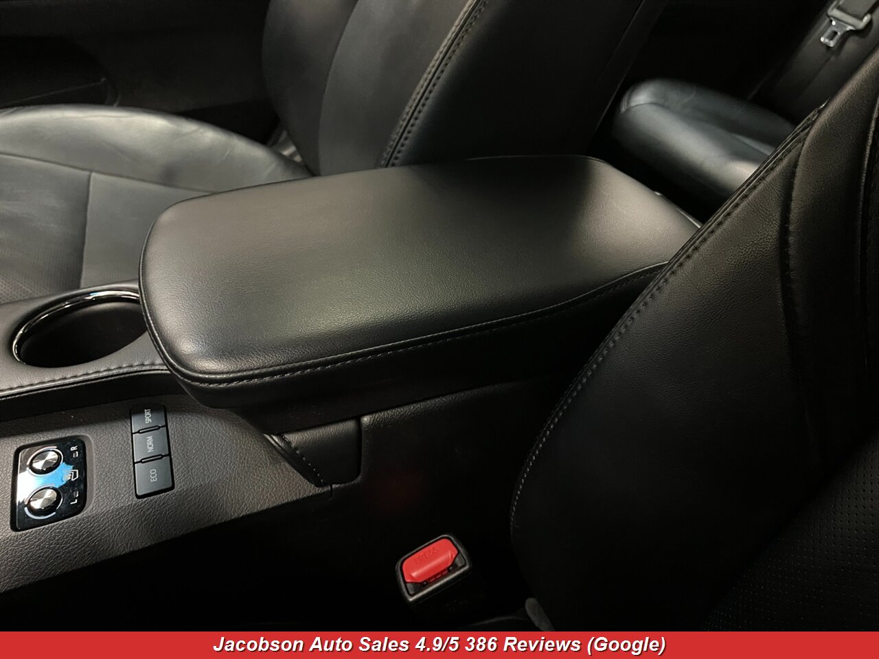 2018 Toyota Avalon Limited - Photo 26 - Oshkosh, WI 54901