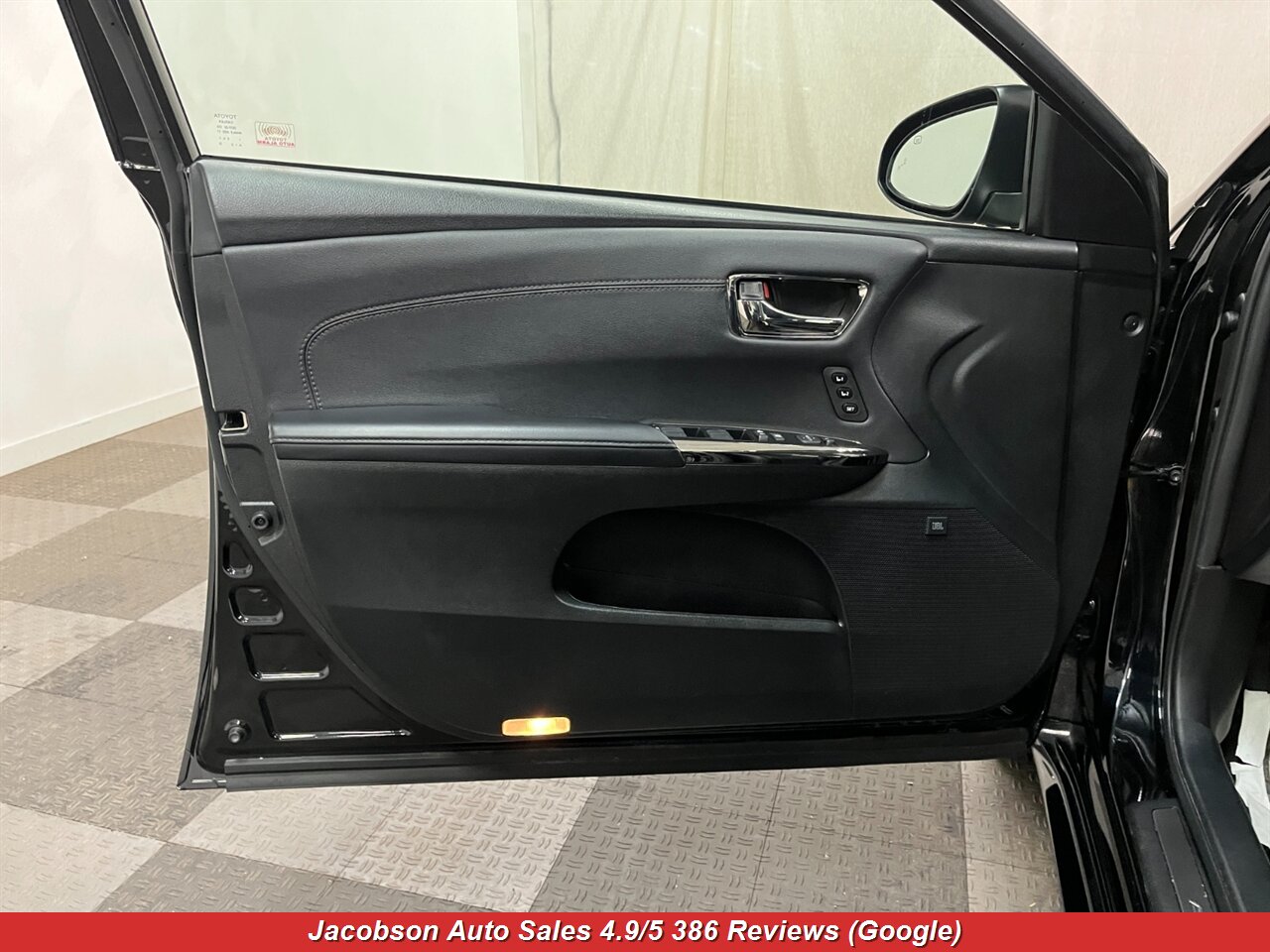 2018 Toyota Avalon Limited - Photo 30 - Oshkosh, WI 54901