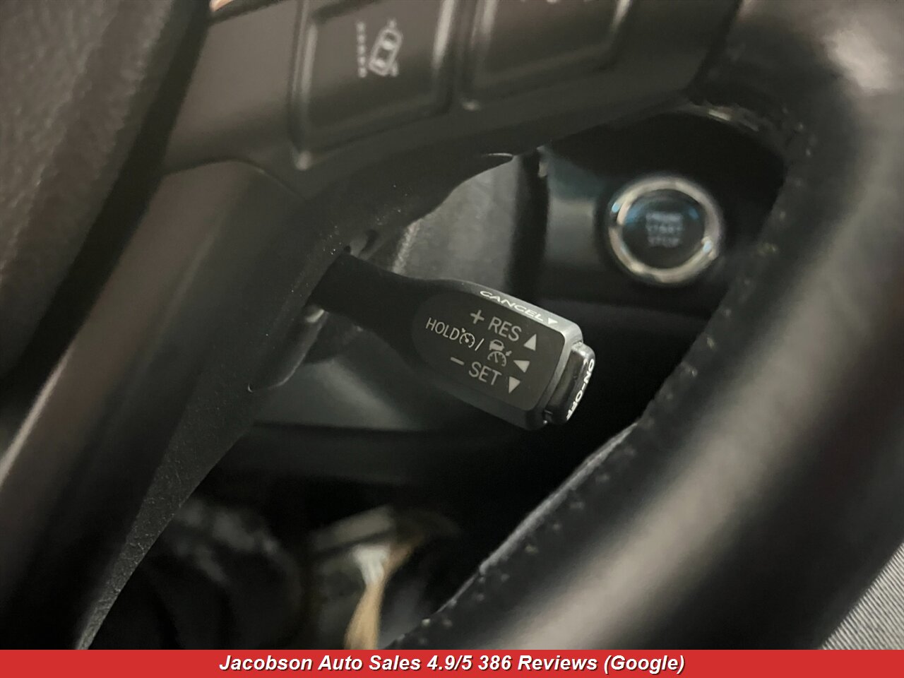 2018 Toyota Avalon Limited - Photo 14 - Oshkosh, WI 54901