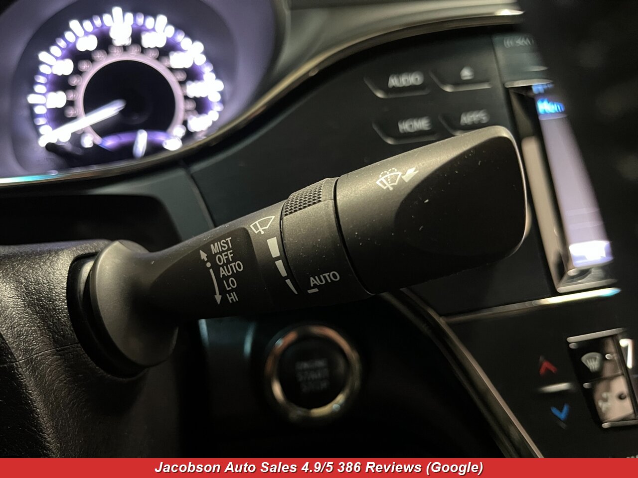 2018 Toyota Avalon Limited - Photo 15 - Oshkosh, WI 54901