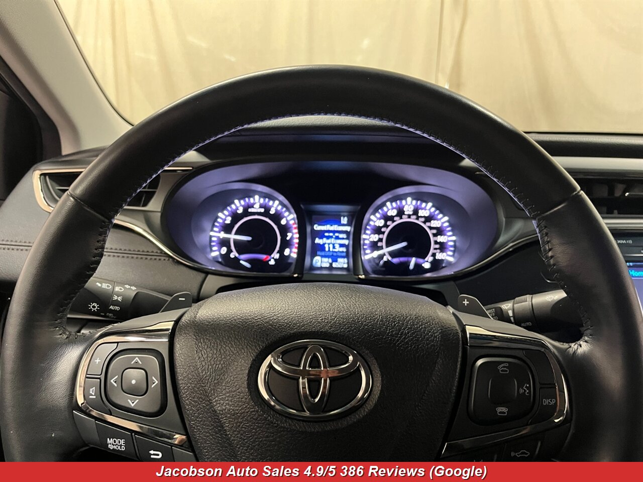 2018 Toyota Avalon Limited - Photo 10 - Oshkosh, WI 54901