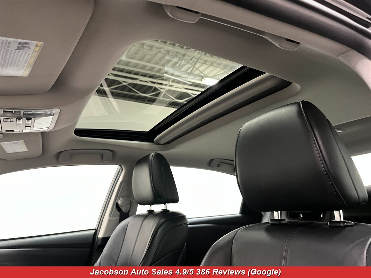 2018 Toyota Avalon Limited - Photo 29 - Oshkosh, WI 54901