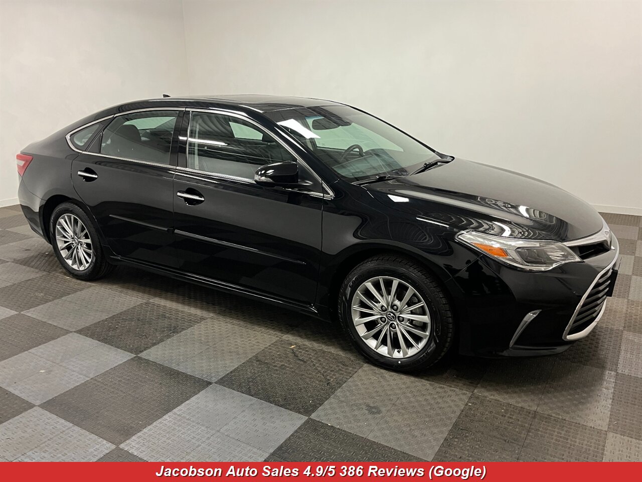 2018 Toyota Avalon Limited - Photo 3 - Oshkosh, WI 54901