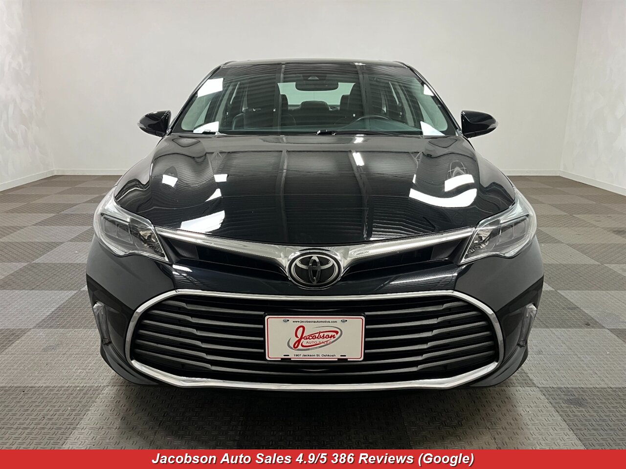 2018 Toyota Avalon Limited - Photo 2 - Oshkosh, WI 54901