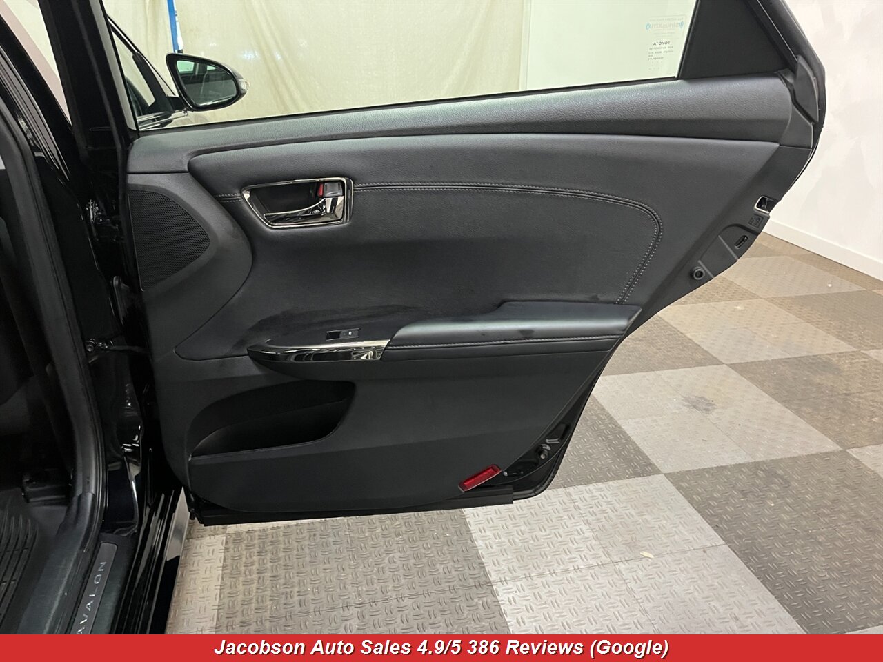 2018 Toyota Avalon Limited - Photo 40 - Oshkosh, WI 54901