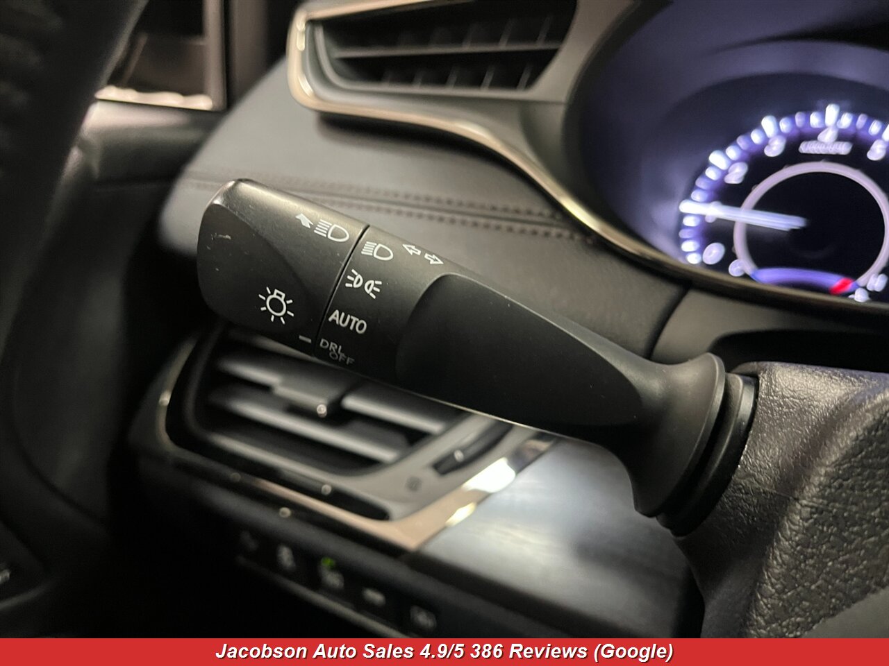 2018 Toyota Avalon Limited - Photo 8 - Oshkosh, WI 54901