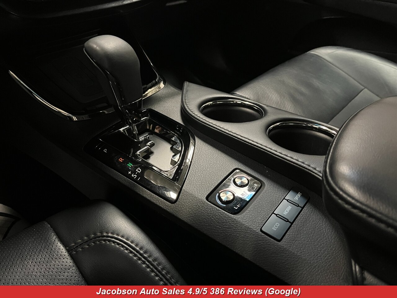 2018 Toyota Avalon Limited - Photo 24 - Oshkosh, WI 54901