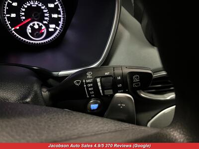 2022 Hyundai SANTA FE SEL AWD   - Photo 9 - Oshkosh, WI 54901