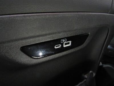 2021 Chrysler Pacifica Touring L   - Photo 23 - Oshkosh, WI 54901