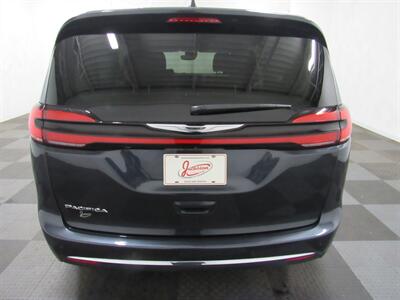 2021 Chrysler Pacifica Touring L   - Photo 6 - Oshkosh, WI 54901