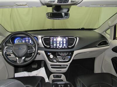 2021 Chrysler Pacifica Touring L   - Photo 55 - Oshkosh, WI 54901