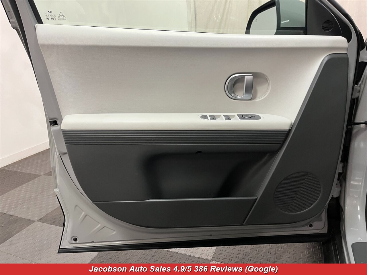 2024 Hyundai IONIQ 5 SE AWD - Photo 28 - Oshkosh, WI 54901