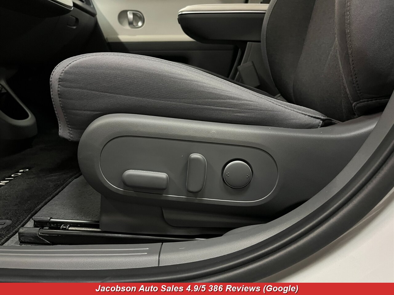 2024 Hyundai IONIQ 5 SE AWD - Photo 33 - Oshkosh, WI 54901