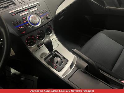 2011 Mazda Mazda3 i Touring   - Photo 15 - Oshkosh, WI 54901