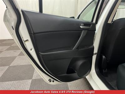 2011 Mazda Mazda3 i Touring   - Photo 25 - Oshkosh, WI 54901