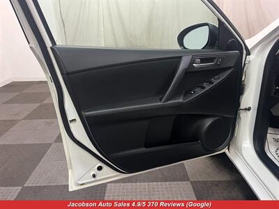 2011 Mazda Mazda3 i Touring   - Photo 21 - Oshkosh, WI 54901