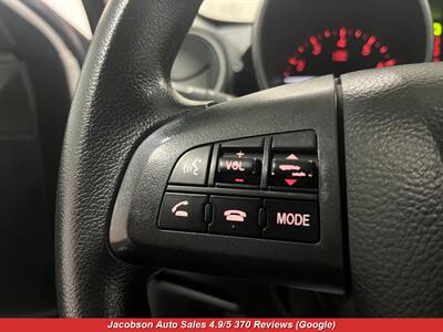 2011 Mazda Mazda3 i Touring   - Photo 5 - Oshkosh, WI 54901