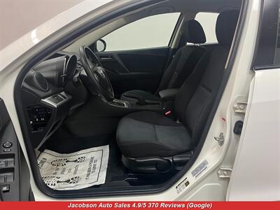 2011 Mazda Mazda3 i Touring   - Photo 23 - Oshkosh, WI 54901