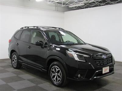 2022 Subaru Forester Premium AWD   - Photo 3 - Oshkosh, WI 54901