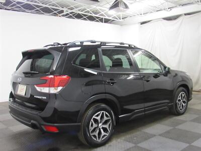 2022 Subaru Forester Premium AWD   - Photo 43 - Oshkosh, WI 54901