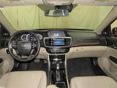 2016 Honda Accord Touring   - Photo 17 - Oshkosh, WI 54901