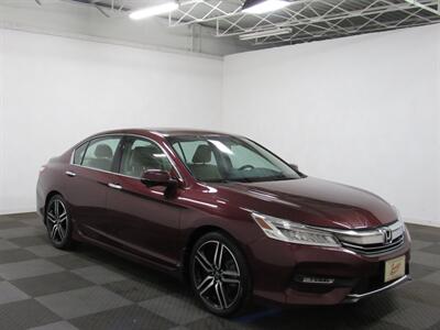 2016 Honda Accord Touring   - Photo 3 - Oshkosh, WI 54901