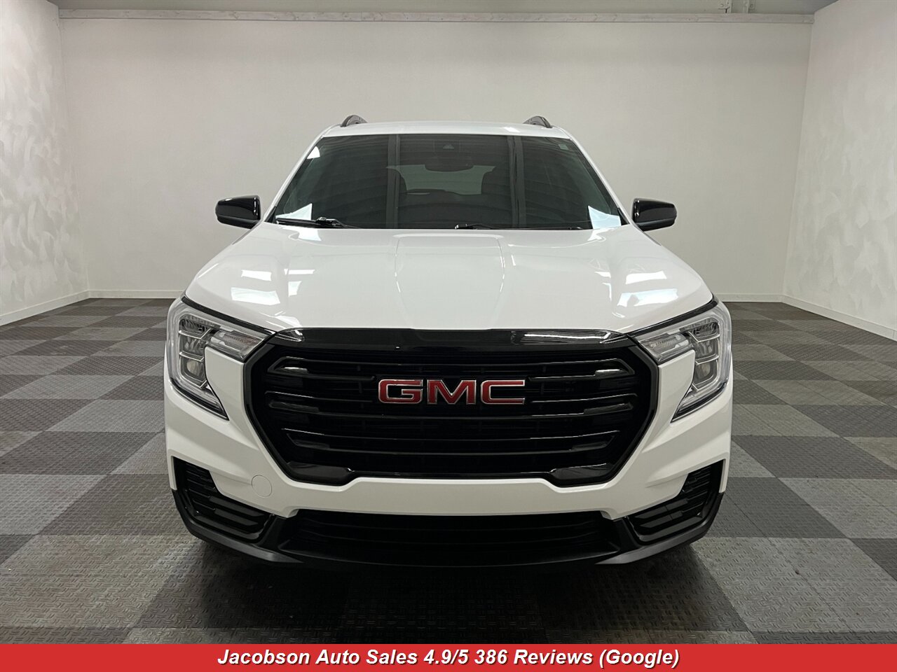 2024 GMC Terrain SLE - Photo 2 - Oshkosh, WI 54901