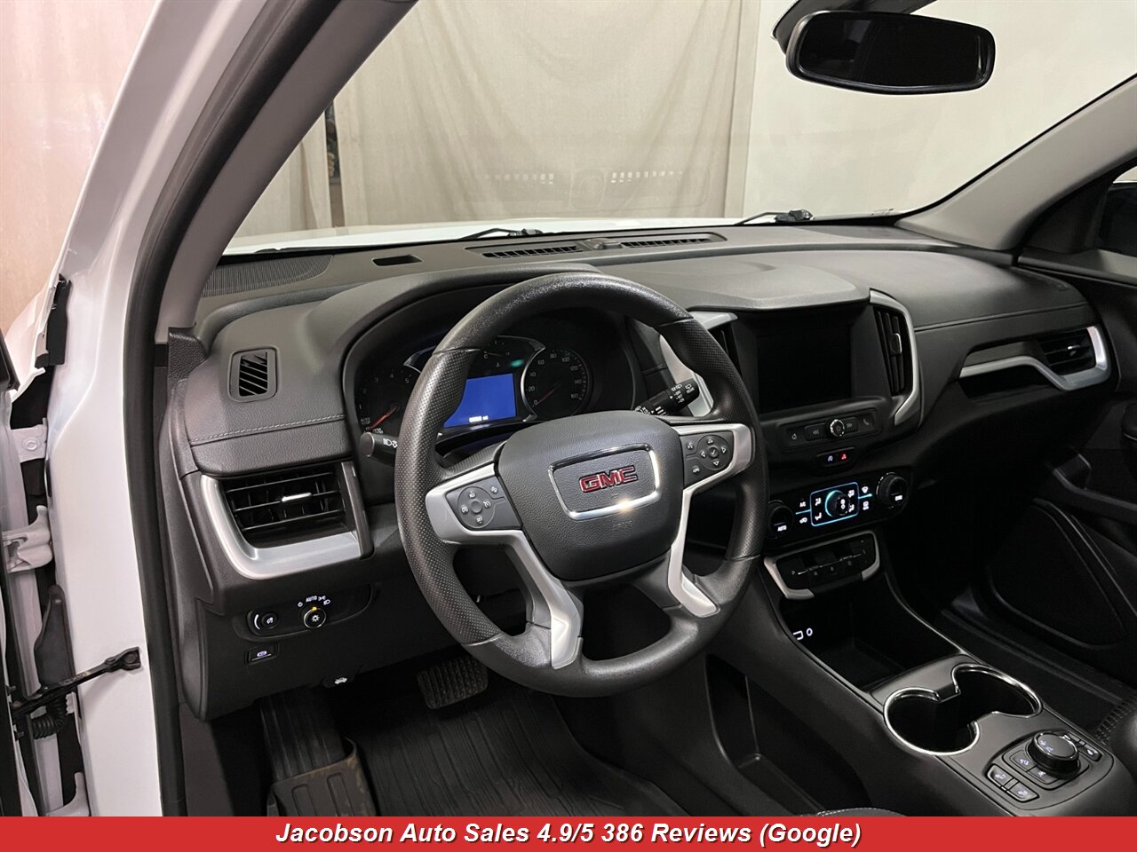 2024 GMC Terrain SLE - Photo 5 - Oshkosh, WI 54901