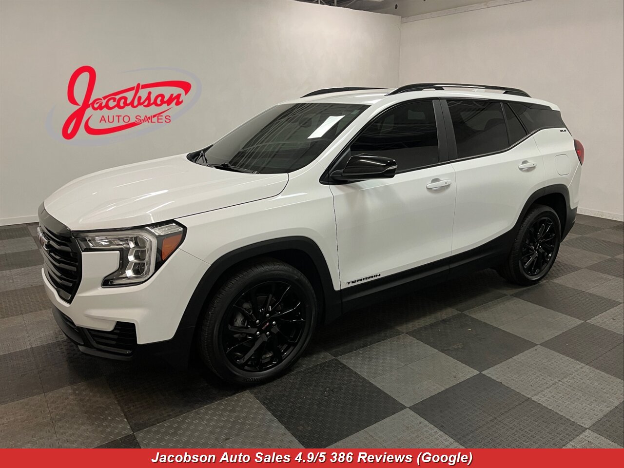 2024 GMC Terrain SLE   - Photo 1 - Oshkosh, WI 54901