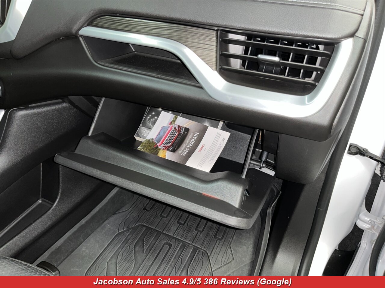 2024 GMC Terrain SLE - Photo 45 - Oshkosh, WI 54901