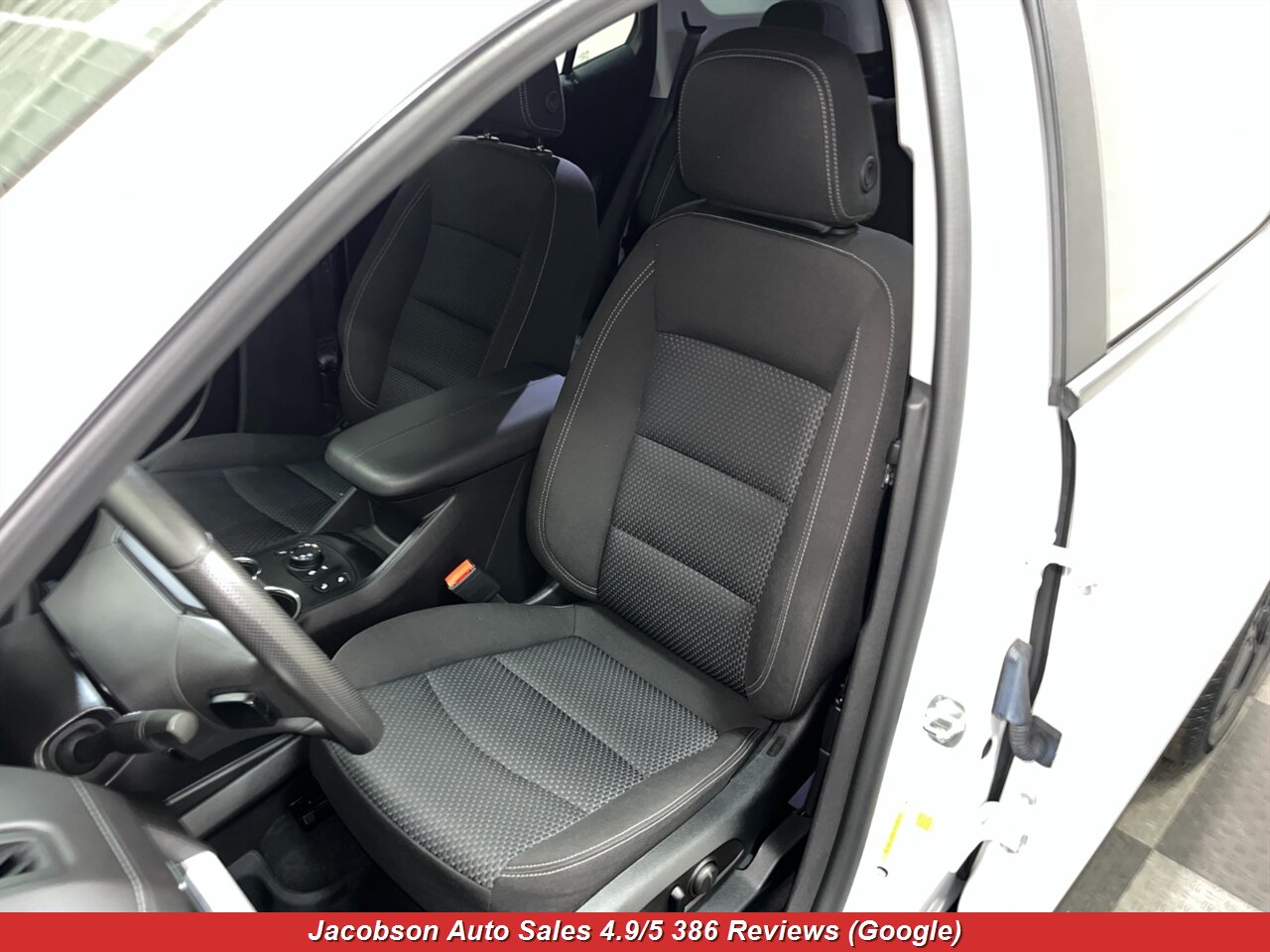 2024 GMC Terrain SLE - Photo 31 - Oshkosh, WI 54901