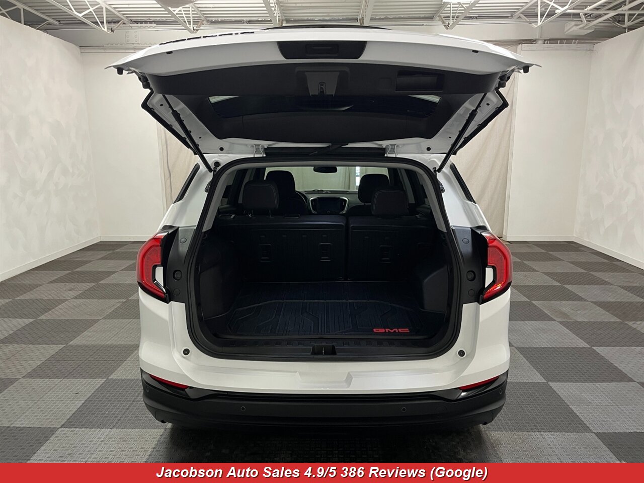 2024 GMC Terrain SLE - Photo 49 - Oshkosh, WI 54901