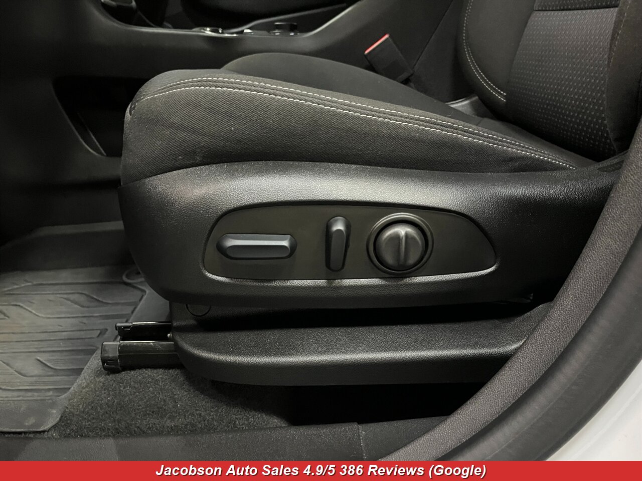 2024 GMC Terrain SLE - Photo 33 - Oshkosh, WI 54901