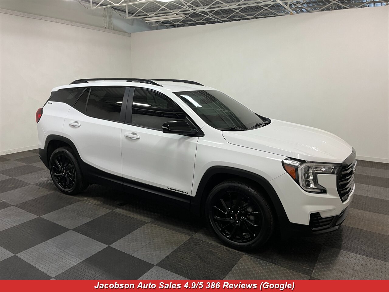 2024 GMC Terrain SLE - Photo 3 - Oshkosh, WI 54901